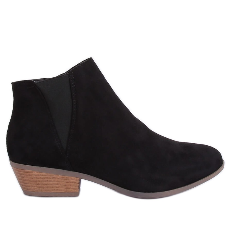 Černé boty na nízkém podpatku W06-17 Black Suede černá