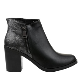 Černé kozačky na lehkých podpatcích 6718N černý
