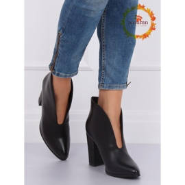 Černé boty s výřezem černé RB38P Black II Quality černý