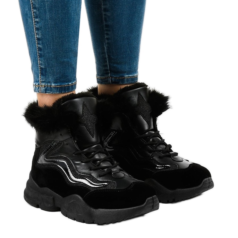 Černé izolované tenisky LS-2062 černá