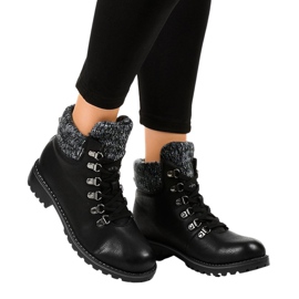 Černé turistické boty bez izolace Z186 černá