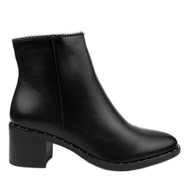 Černé kotníkové boty na sloupku J518 černý