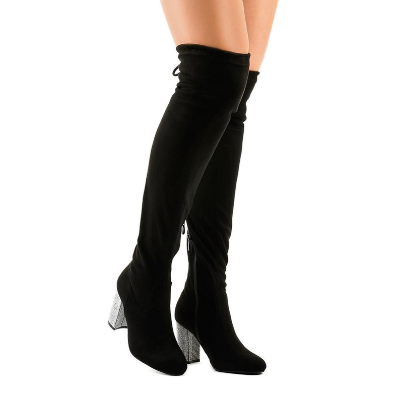 Černé semišové boty na zdobeném sloupku BM150 černá