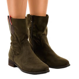 Zelené izolované ploché boty 99-110 zelený