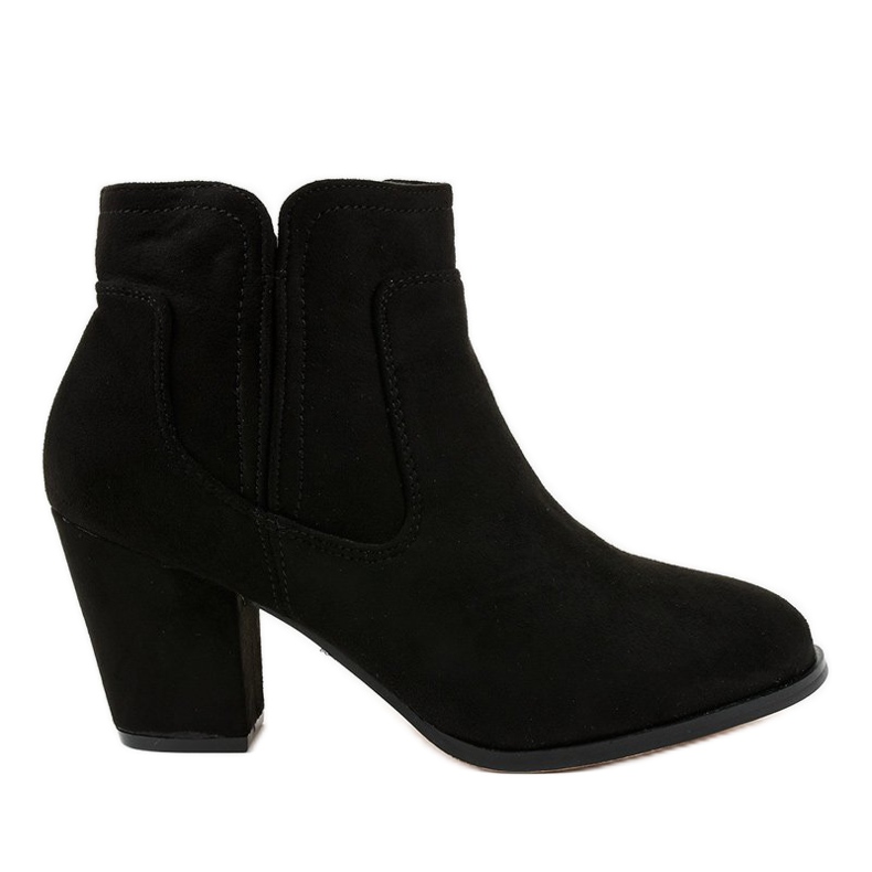 Černé izolované boty na sloupku A8123 černá