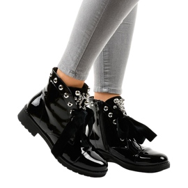 Černě lakované zateplené boty A3320EA černý