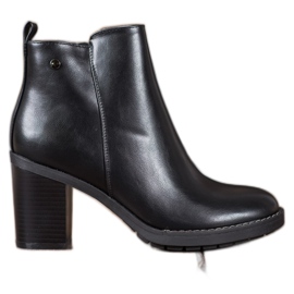 Ideal Shoes Pohodlné kozačky na vysokém podpatku černý