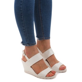 Sandály na klínku EL-18 White bílý Sandály na klínku EL-18 White bílý