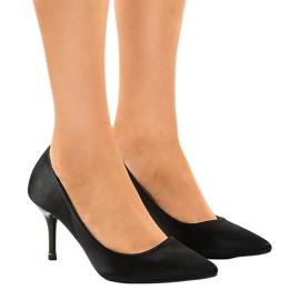 Černé lodičky na nízkém podpatku 1756-255 černá Černé lodičky na nízkém podpatku 1756-255 černá