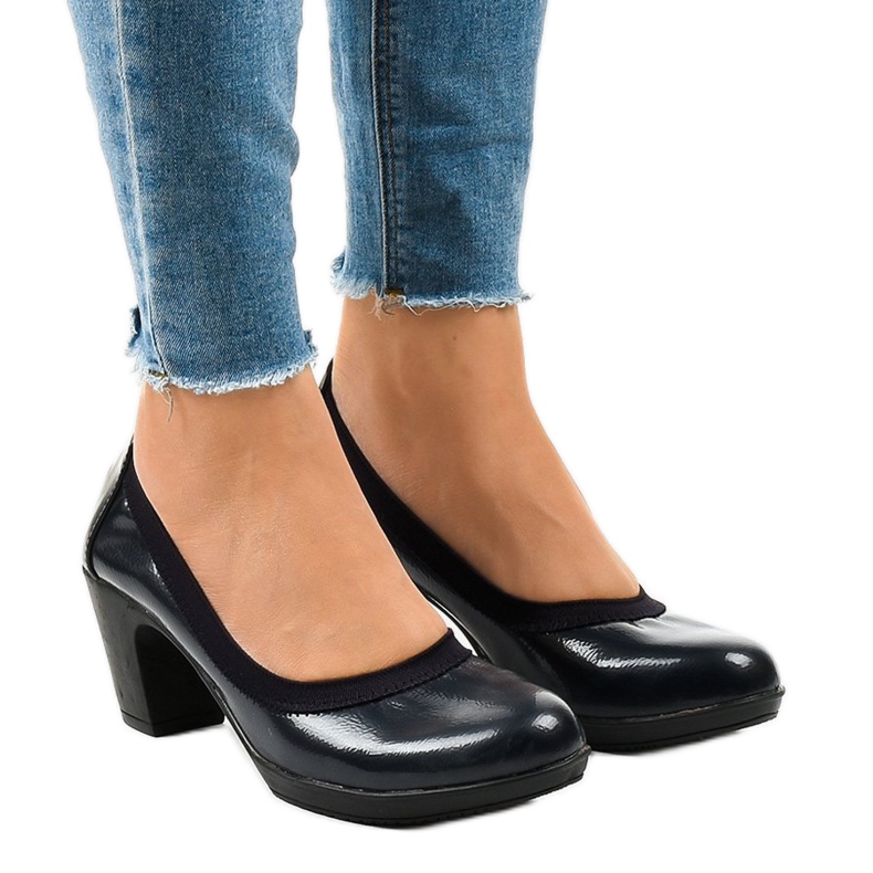 Námořně lakované lodičky na sloupku 579-2 námořnická modrá