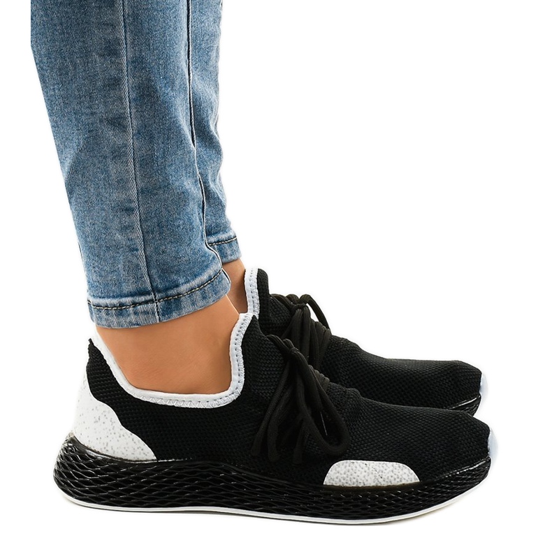 Černá dámská sportovní obuv B-6851 Černá dámská sportovní obuv B-6851