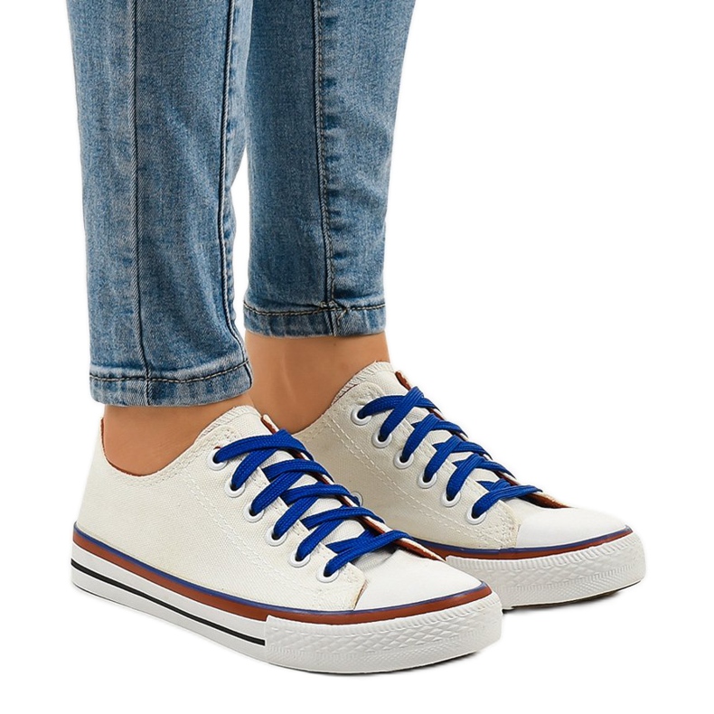 Klasické bílé nízké tenisky W03 bílý