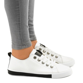 1016 bílých klasických tenisek černá