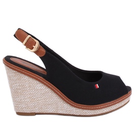 Černé sandály na klínovém podpatku R132P Black černý