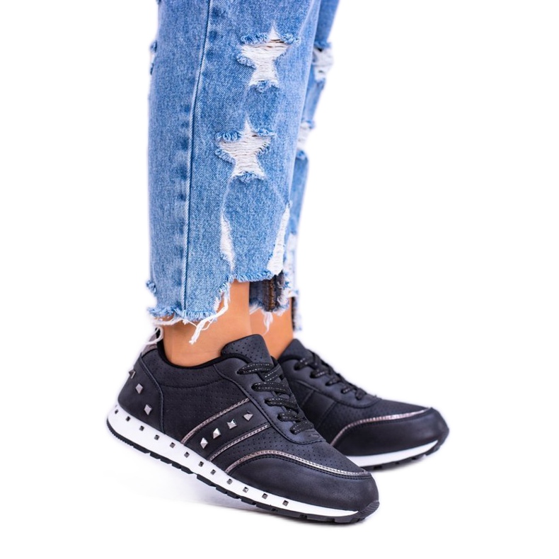 EVE Černé sportovní boty s cvočky 8SP30-0449 černá