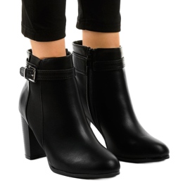 Černé kozačky na sloupek s elastickým F815-2 černý