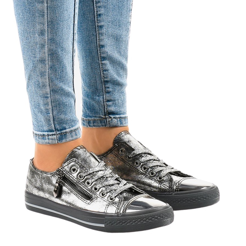 Šedé lesklé tenisky TL-64 šedá Šedé lesklé tenisky TL-64 šedá