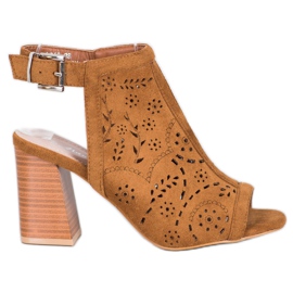 Mannika Vestavěné prolamované sandály hnědý