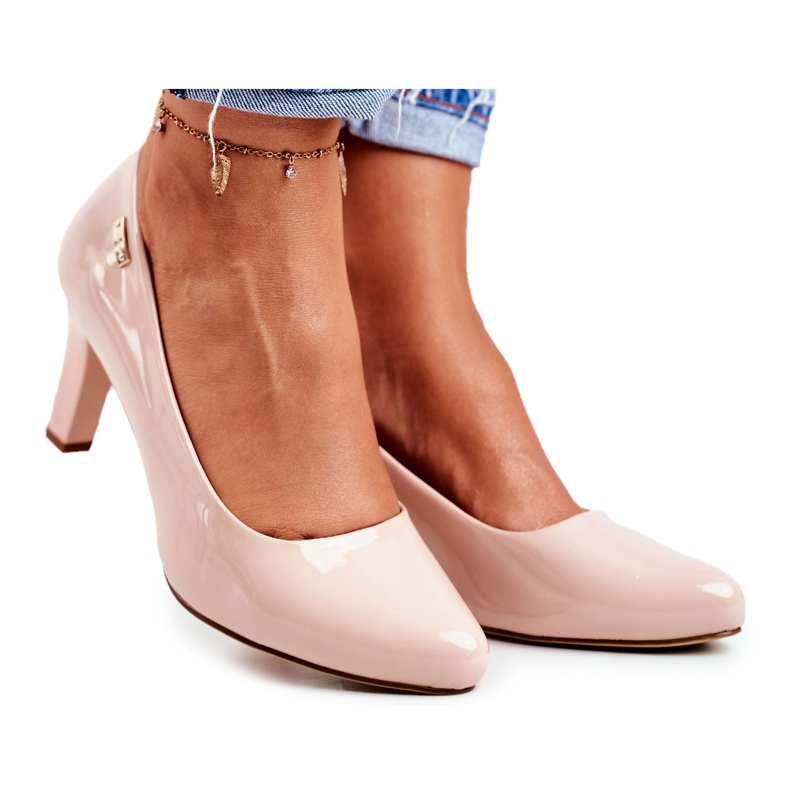 Dámská čerpadla Sergio Leone se vařila na béžovém příspěvku béžový