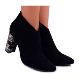 Černé elegantní semišové boty na tyči Laura Messi 2047 černá