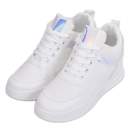 Bílé sportovní boty na klínku 85-429 WHITE / SILVER bílý