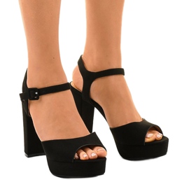 Černé sandály na semišovém podstavci AT-0660-L černá