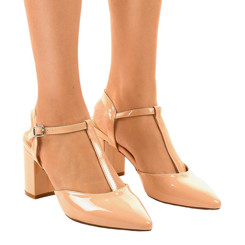 Béžové lodičky na pilíři D85-17 béžový Béžové lodičky na pilíři D85-17 béžový