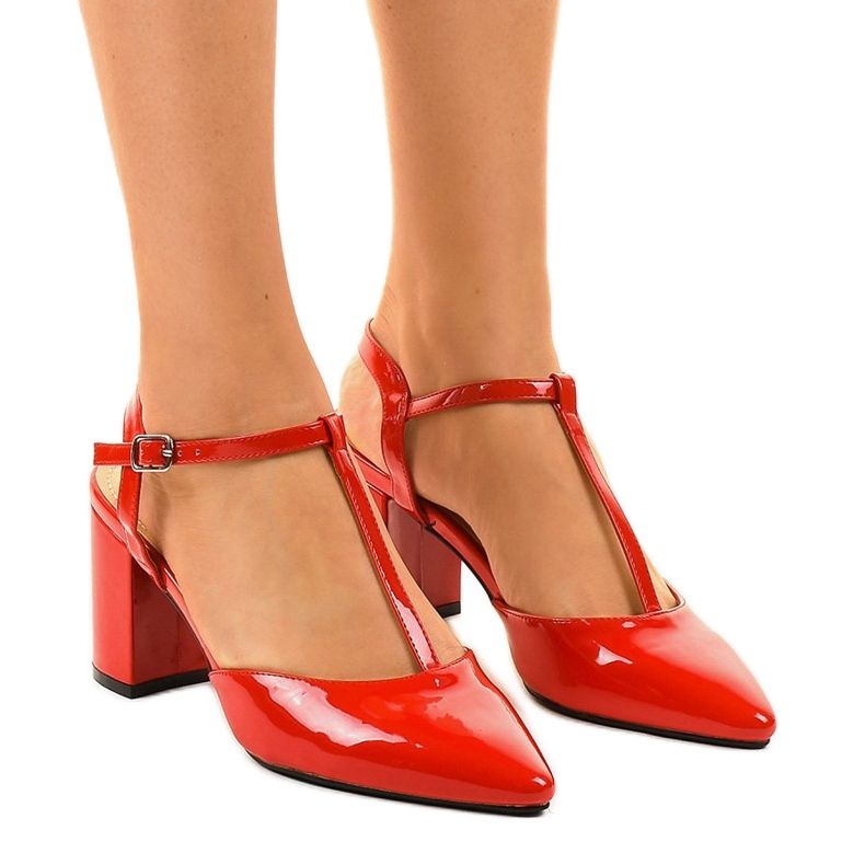 Červené pumpy na sloupku D85-17