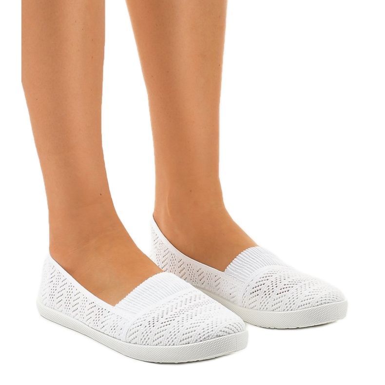 Bílé prolamované tenisky CB1711-9 bílý