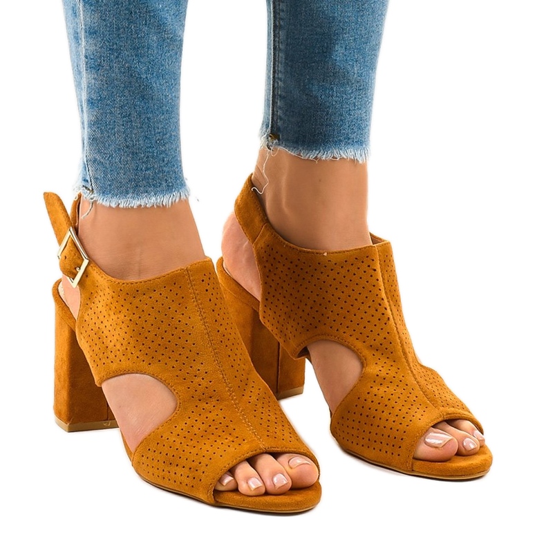 Velbloudí prolamované sandály střihu 99-33A hnědý