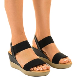 Černé klínové sandály 9R170 černá Černé klínové sandály 9R170 černá