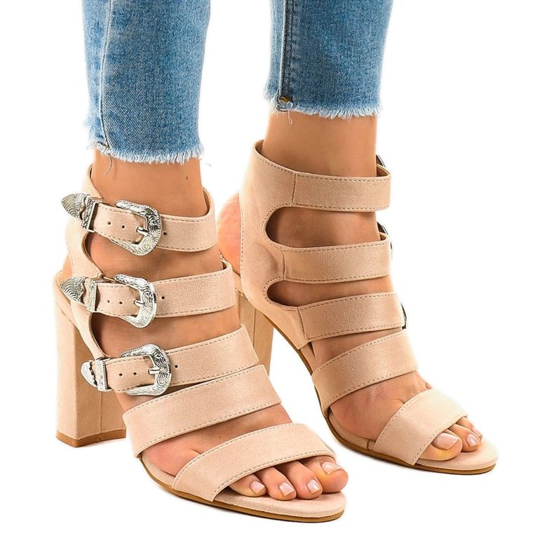 Béžové sandály na sloupku s 8022 sponami béžový Béžové sandály na sloupku s 8022 sponami béžový