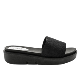 Černé lesklé pantofle E3969 černý