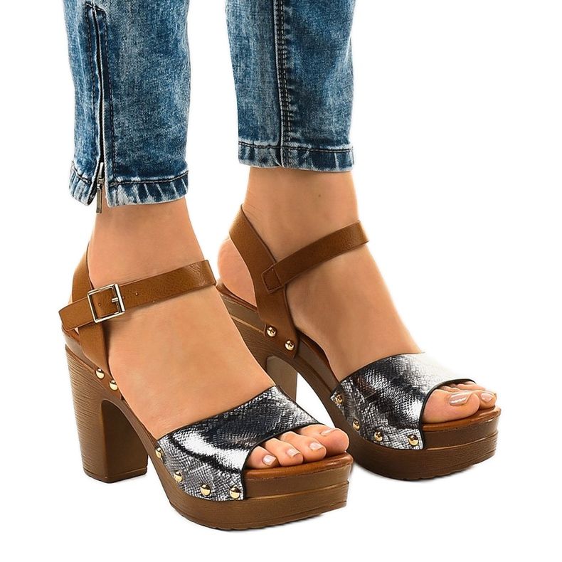 Černé sandály na vysokém podpatku 150-615 černá