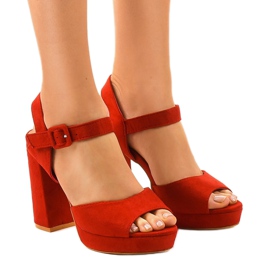 Červené sandály na semišovém 77-102