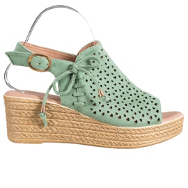 Small Swan Pohodlné prolamované sandály zelená