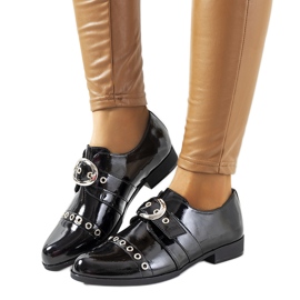 Černě lakované boty se sponou C18-6263-2 černá