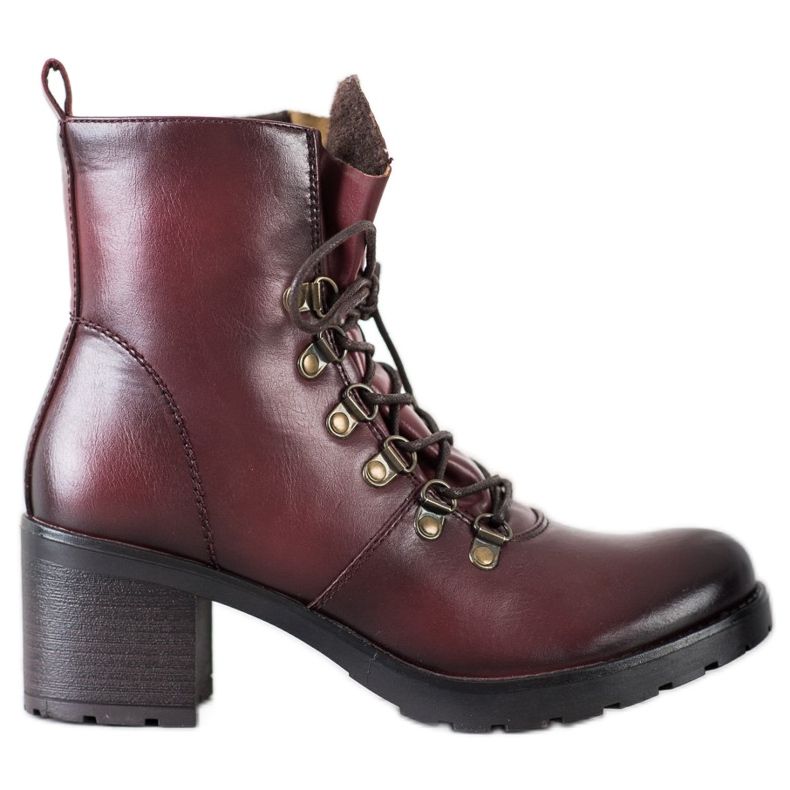 Pracovníci na příspěvku VINCEZA červené