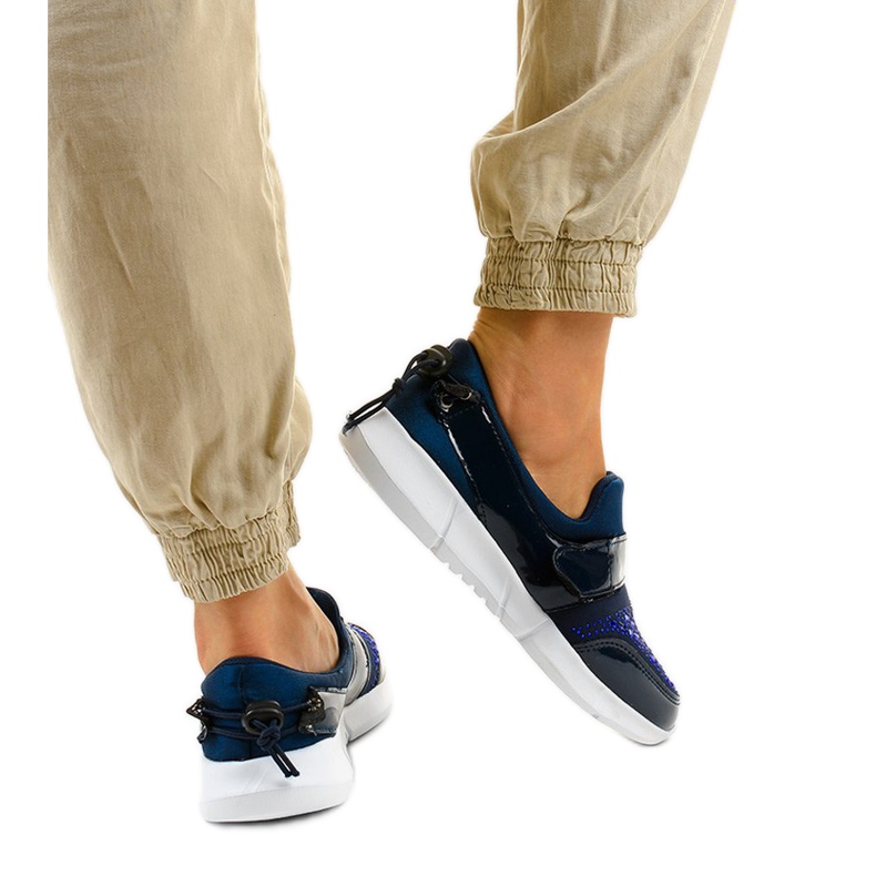 Tmavě modrá nazouvací sportovní obuv B120-3 námořnická modrá