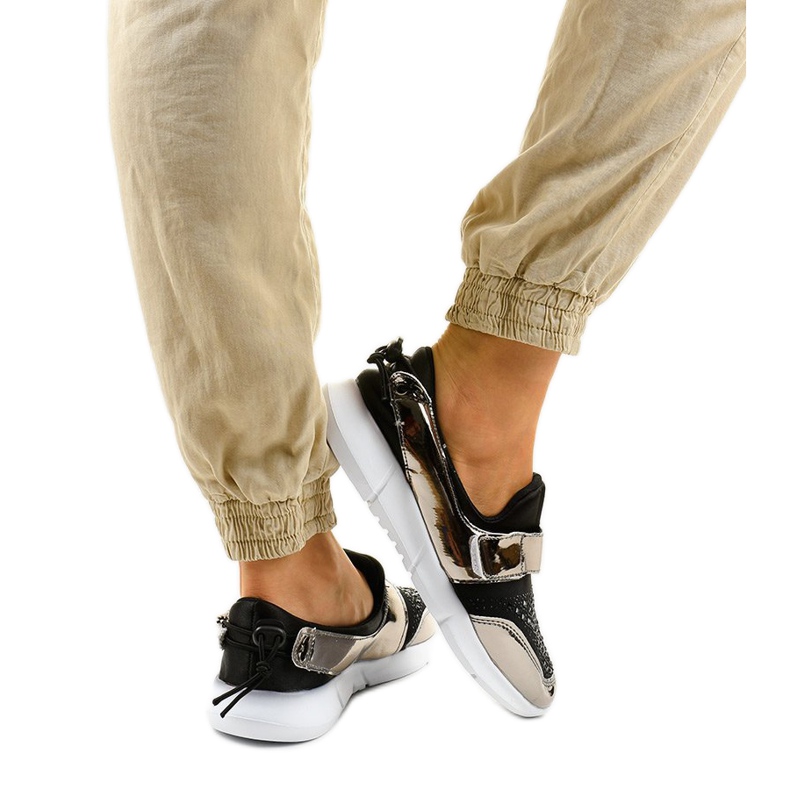 Černé a zlaté nazouvací sportovní boty B120-2 černá zlatý