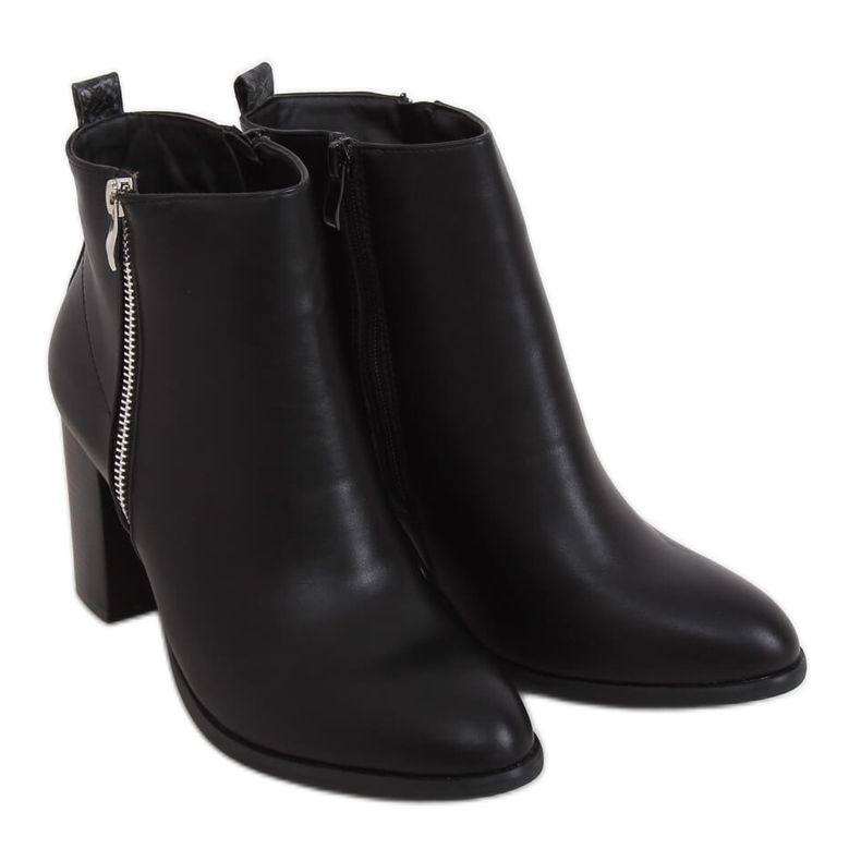 Klasické černé vysoké podpatky 688-A21 černé černá