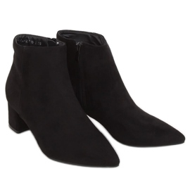 Černé kozačky na nízkém podpatku W27016 Black černý