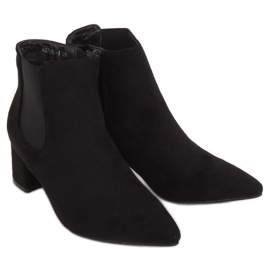 Černé kozačky na nízkém podpatku W27012 Black černý