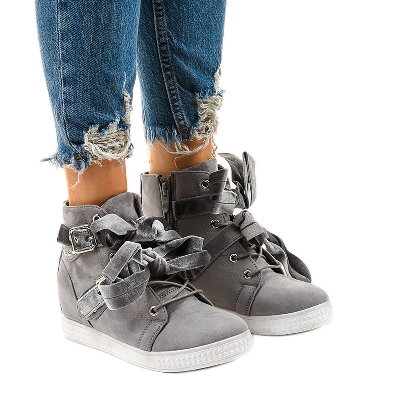 Šedé semišové tenisky s přezkou Haiphaia šedá