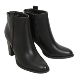 Klasické černé kozačky na sloupku UK08P Black černý