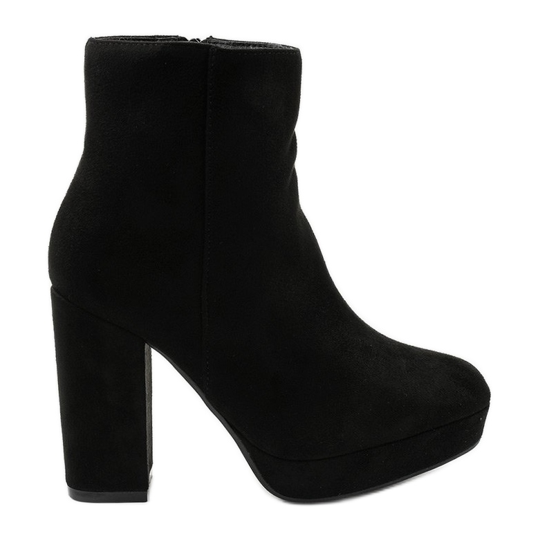 Černé semišové kotníkové boty na sloupku Skye černá