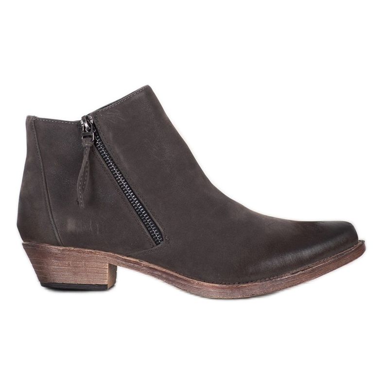 Kylie Kovbojky na jezdci hnědý