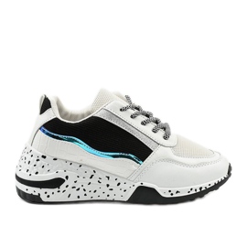Bílé sportovní tenisky s černými vložkami C-3151 bílý černá