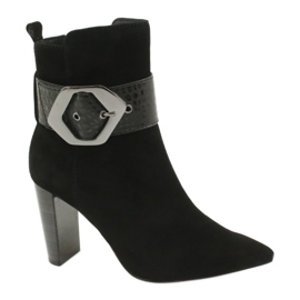 Černé boty Caprice se sponou 25317-25 025 černá