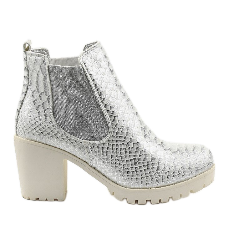 Stříbrné boty na sloupku Amar stříbrný